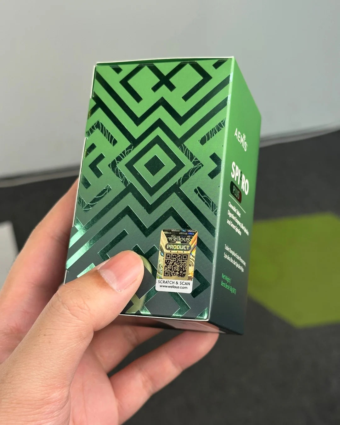 SpiroPlus box with the authenticity QR sticker